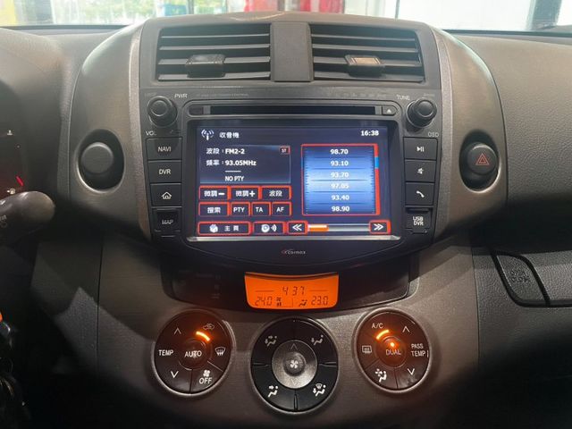 2011 TOYOTA RAV4 黑 原版件 愛上山愛下海愛帶家人出遊  好爸爸休旅車首選 這台真的很漂亮  第18張相片