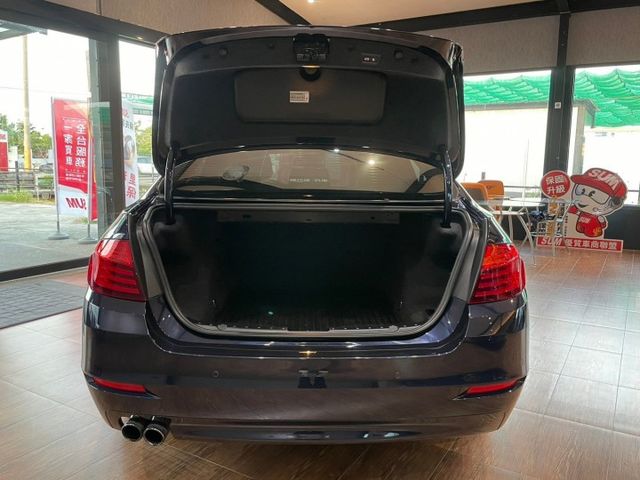 2016 BMW 520I 藍 總代理 小改款 僅跑10萬 原版件 原版件 年輕人 入門雙B款 霸氣好開 沒毛病  第1張相片