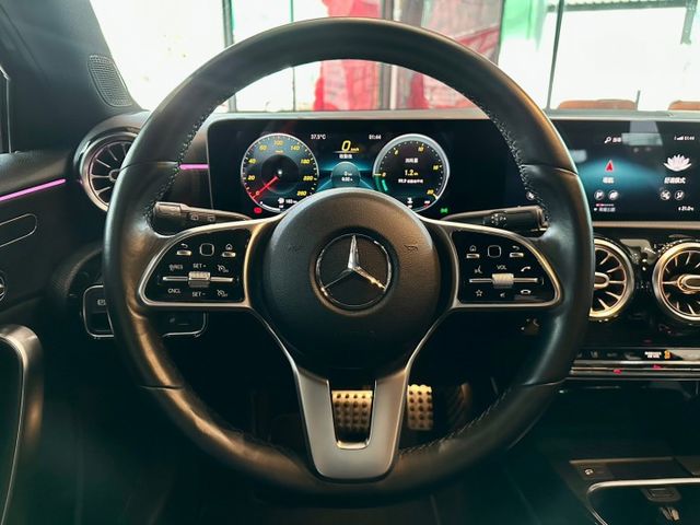 CP值超高 小資族首選 2019 Benz A250 AMG 4Matic 僅跑4.2萬公里 里程保證 原版件 已認證  第9張相片