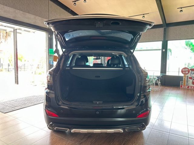 CP值很高的休旅車 內裝優 2012 HYUNDAI Ix35 豪華型 黑 里程8.8公里 里程保證 原版件 已認證  第8張相片