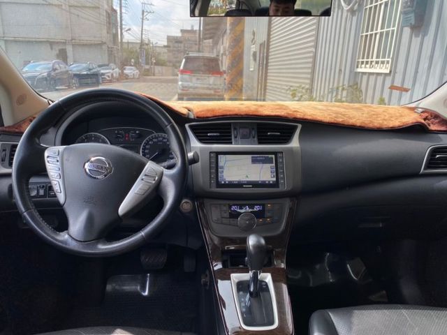 2014 Nissan Sentra 黑 里程6萬公里 里程保證  可配合第三方認證 已認證  第5張相片