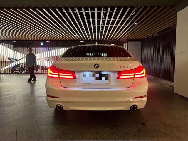 市場唯一 有跟車 稀有2018 BMW 520D 白 總代里里程7.9萬公里 里程保證 原版件 可配合第三方認證 已認證  第4張相片
