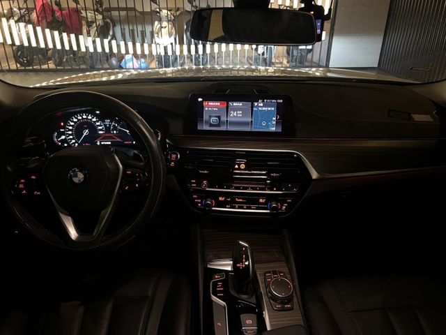 市場唯一 有跟車 稀有2018 BMW 520D 白 總代里里程7.9萬公里 里程保證 原版件 可配合第三方認證 已認證  第11張相片