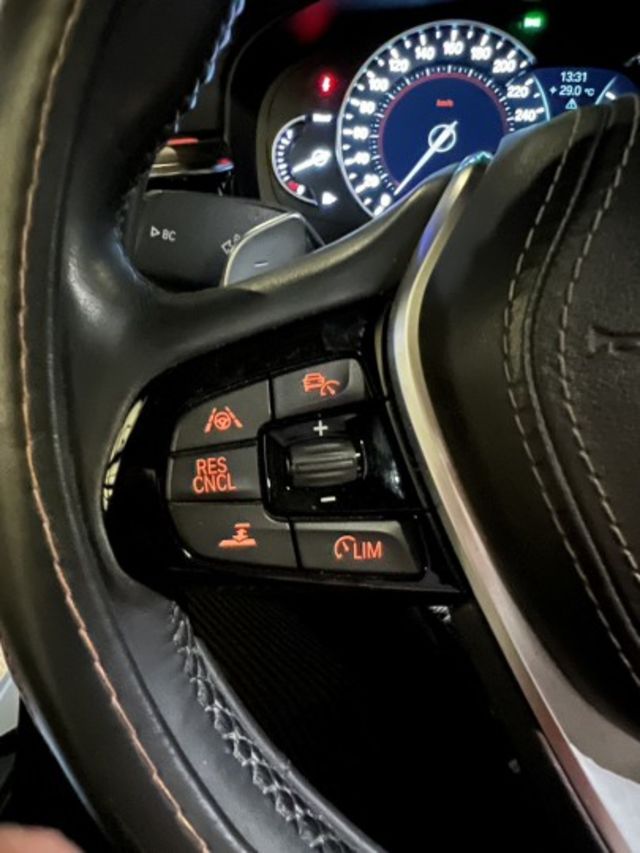 市場唯一 有跟車 稀有2018 BMW 520D 白 總代里里程7.9萬公里 里程保證 原版件 可配合第三方認證 已認證  第13張相片