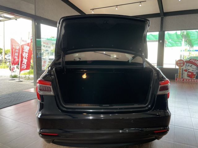台灣之光Cp值優質轎車2016 Luxgen S5 Turbo Hyper 尊爵型 里程保證 原版件已認證  第8張相片
