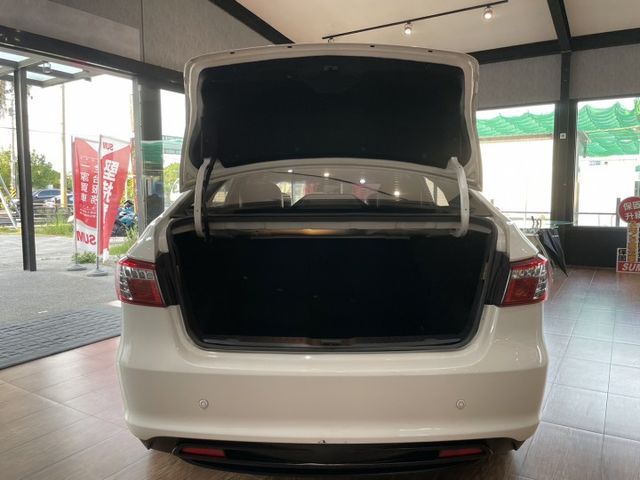 台灣之星 Cp優質轎車2014 Luxgen S5 Turbo 豪華型 白 里程保證 原版件 已認證  第8張相片