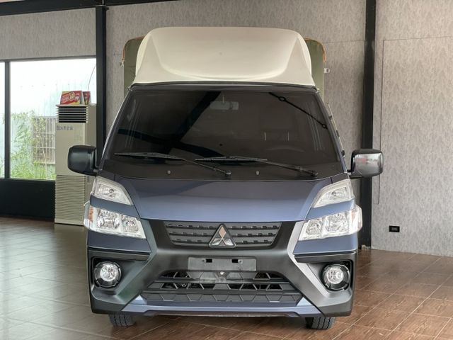 賺錢小發財車 載貨兩宜 市場稀有 2023 Mitsubishi 得利卡 藍 自排貨車 原版 已認證  第2張相片