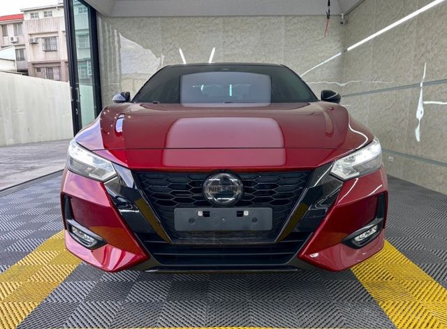 紅水黑大扮 新款流線就是漂亮2022 Nissan Sentra 尊爵版 紅 里程4萬公里 里程保證 原版件 已認證  第1張相片