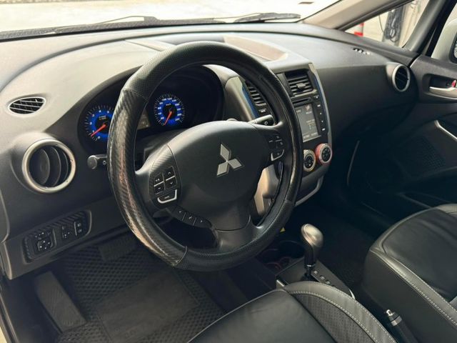 帥氣中帶一點可愛風格的小車2014 Mitsubishi Colt Plus 旗艦版 僅跑10.3萬 原版件 已認證  第5張相片