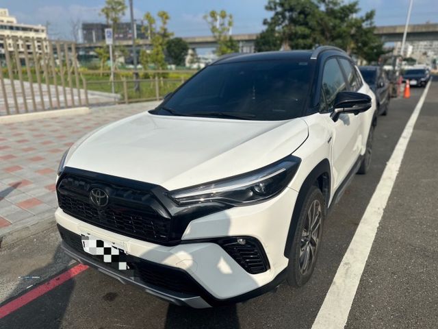 市佔率極高 妥善率佳又省油 跨界休旅代表2022Toyota Cross Hybrid GR-SPORT 原版件  第1張相片