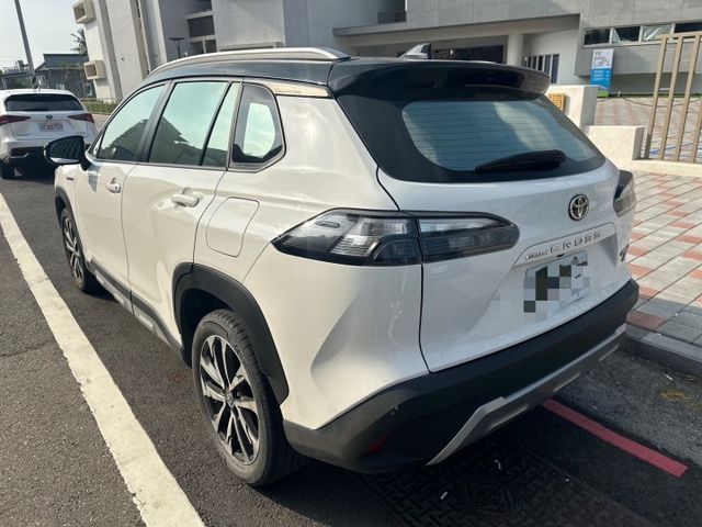 市佔率極高 妥善率佳又省油 跨界休旅代表2022Toyota Cross Hybrid GR-SPORT 原版件  第2張相片