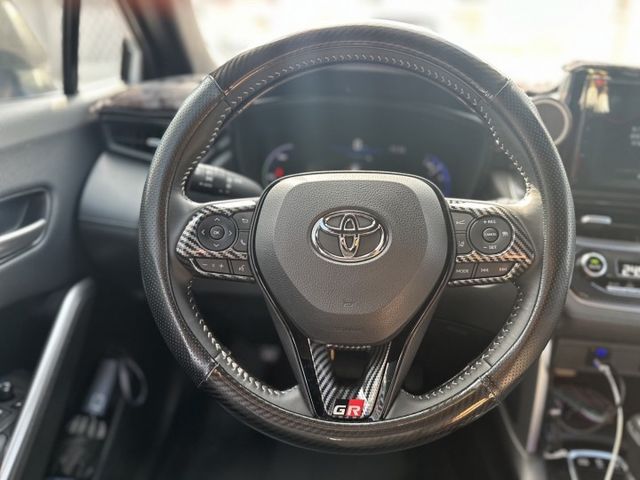 市佔率極高 妥善率佳又省油 跨界休旅代表2022Toyota Cross Hybrid GR-SPORT 原版件  第7張相片