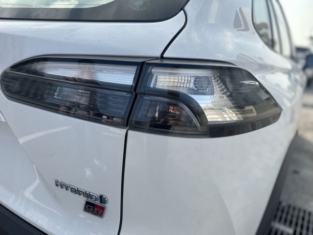 市佔率極高 妥善率佳又省油 跨界休旅代表2022Toyota Cross Hybrid GR-SPORT 原版件  第17張相片