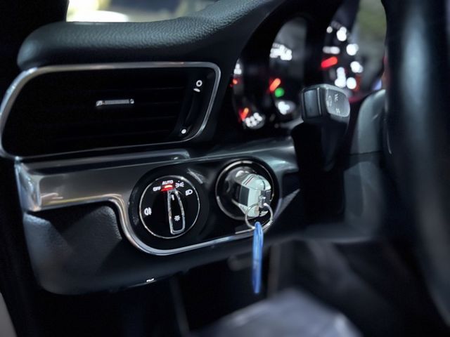 大青蛙 3.0渦輪真的醉好開 配備還不錯 2016 Porsche Carrera Coupe 991.2小改款 原版件  第4張相片