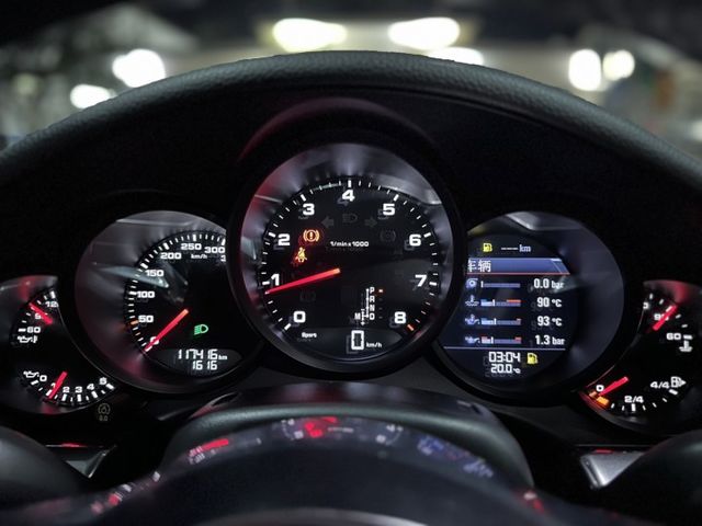 大青蛙 3.0渦輪真的醉好開 配備還不錯 2016 Porsche Carrera Coupe 991.2小改款 原版件  第12張相片