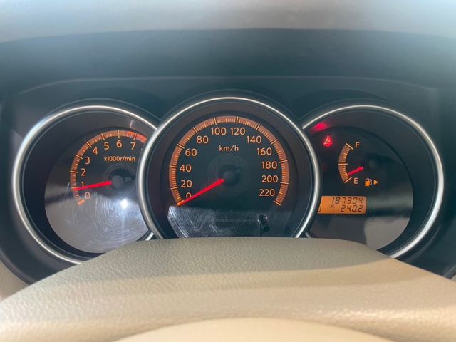 小資族首選 代步2013 NISSAN TIIDA 4D 僅跑18.6萬 已認證  第18張相片