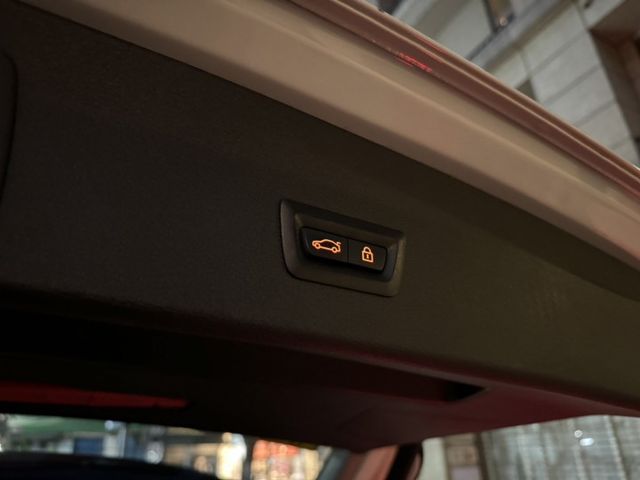 進口小休旅 CP值很高 2019 BMW X1 sDrive18i 一手車 原版件 里程保證 已認證  第5張相片