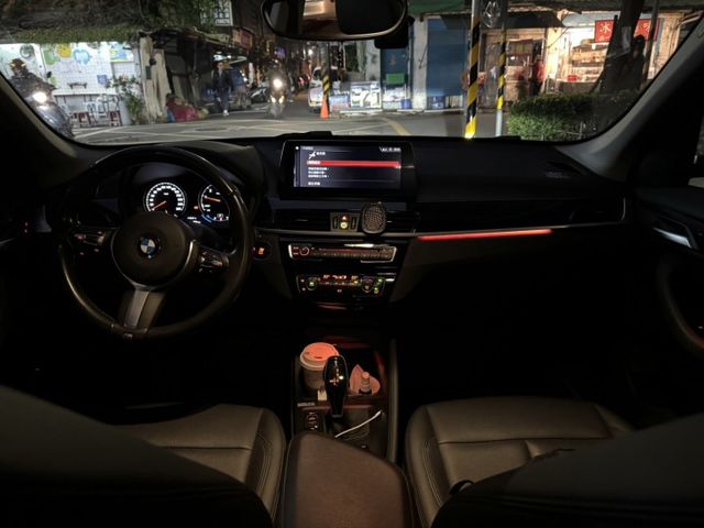 進口小休旅 CP值很高 2019 BMW X1 sDrive18i 一手車 原版件 里程保證 已認證  第9張相片