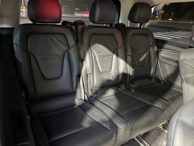 升級航空座椅 德系豪華 商務家用兩相宜 2021 Benz V250d 7人座 里程寶秤 已認證  第19張相片