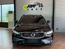 市場里程最少 根本就新車 2022 Volvo V60 B4 Momentum 黑 原版件 里程保證 已認證  第2張縮圖