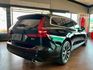市場里程最少 根本就新車 2022 Volvo V60 B4 Momentum 黑 原版件 里程保證 已認證  第3張縮圖