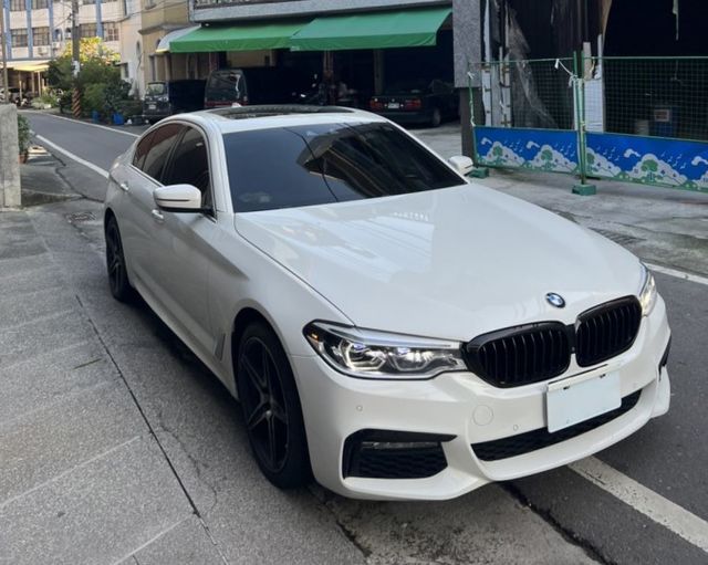 氣氛嘎吶新車 配備不錯 小姐姐用車 2017 BMW 530i M-Sport XDRIVE 原版件 里程保證 已認證  第2張相片