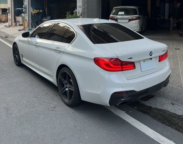 氣氛嘎吶新車 配備不錯 小姐姐用車 2017 BMW 530i M-Sport XDRIVE 原版件 里程保證 已認證  第4張相片
