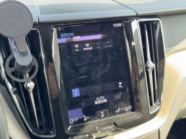 市場稀有CP值超高的一台車 2020 Volvo XC60 T8 Inscription版 原鈑件 里程保證 已認證  第13張相片