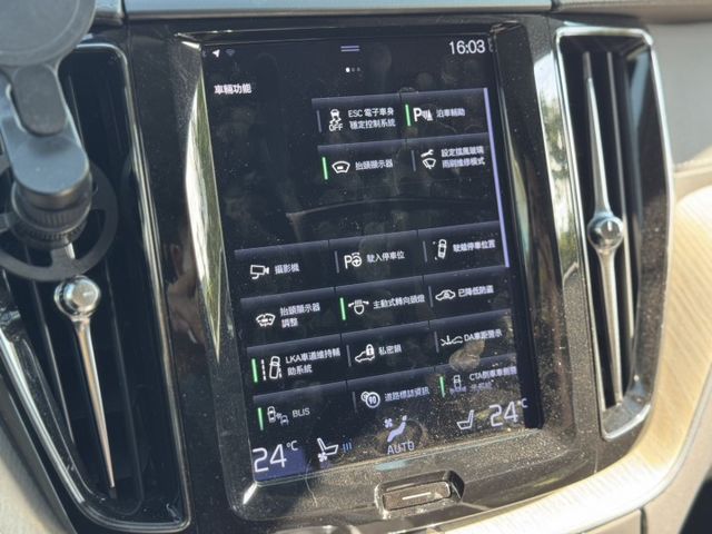 市場稀有CP值超高的一台車 2020 Volvo XC60 T8 Inscription版 原鈑件 里程保證 已認證  第14張相片