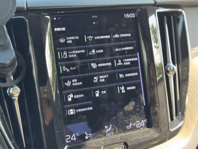 市場稀有CP值超高的一台車 2020 Volvo XC60 T8 Inscription版 原鈑件 里程保證 已認證  第15張相片