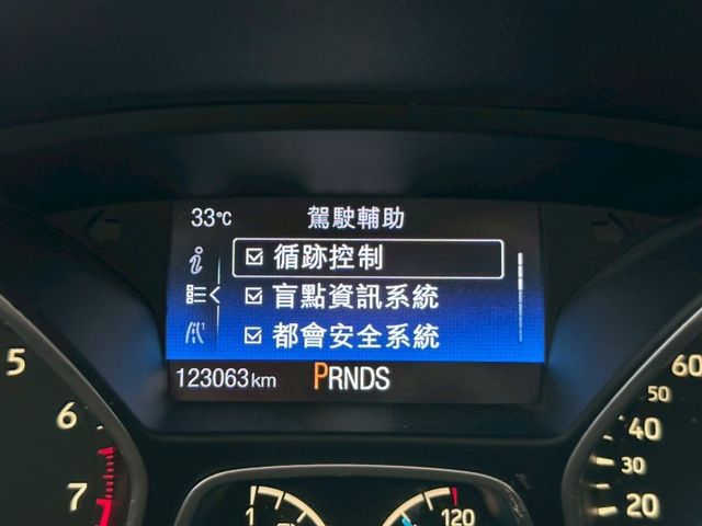 年輕人的最愛 省稅代步車2016 Ford Focus 5D 汽油頂級運動型 原版件 里程保證 已認證  第14張相片