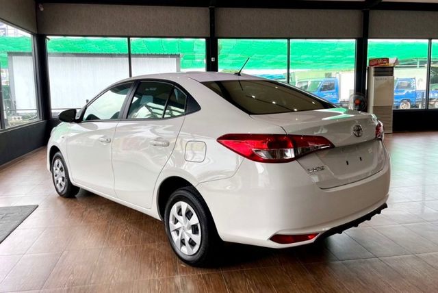 跟新車有價差 低里程2022 Toyota Vios 雅致版 白 原版件 里程保證 已認證  第4張相片