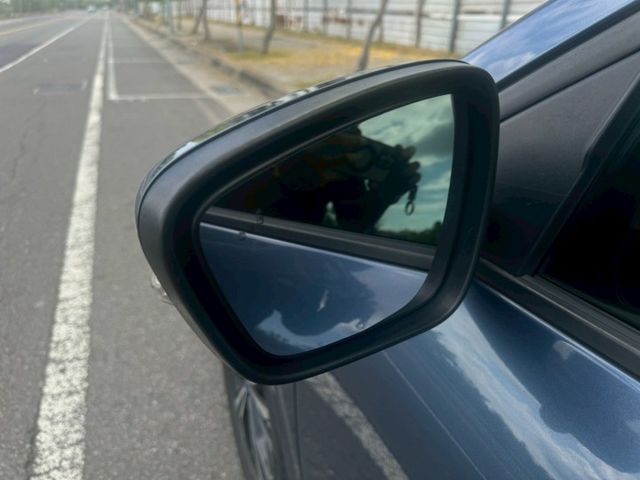 CP值高休旅車拿手菜 2021 Ford Kuga ST-Line 藍 原鈑件 里程保證 已認證  第7張相片