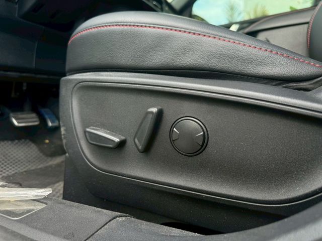 CP值高休旅車拿手菜 2021 Ford Kuga ST-Line 藍 原鈑件 里程保證 已認證  第14張相片