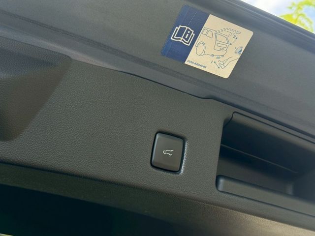 CP值高休旅車拿手菜 2021 Ford Kuga ST-Line 藍 原鈑件 里程保證 已認證  第15張相片