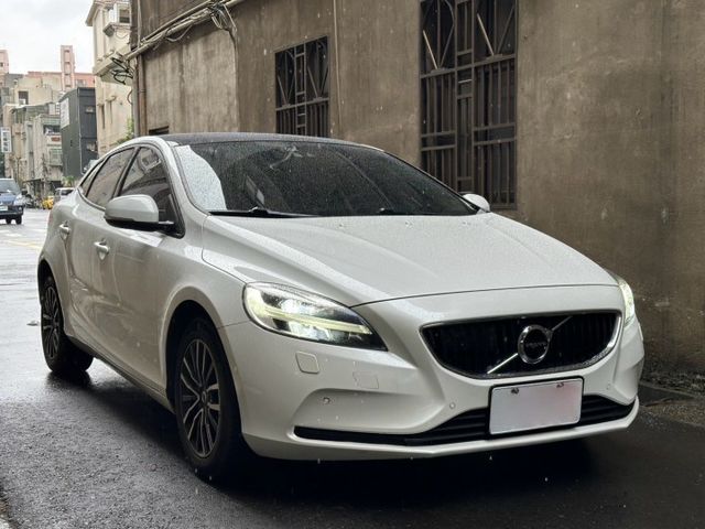 安全小車 瑞典國寶 2019 Volvo V40 T3安全智尚版 原版件 里程保證 已認證  第2張相片