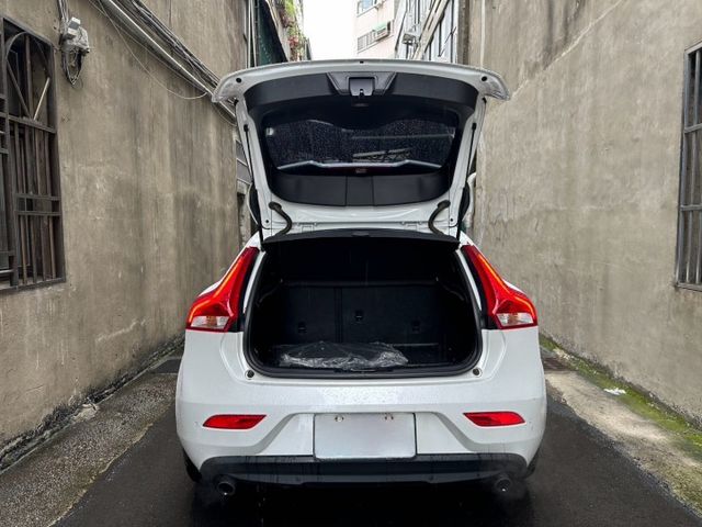 安全小車 瑞典國寶 2019 Volvo V40 T3安全智尚版 原版件 里程保證 已認證  第4張相片