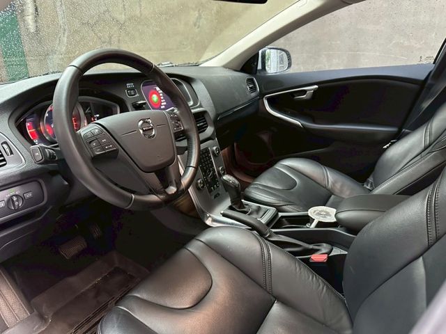安全小車 瑞典國寶 2019 Volvo V40 T3安全智尚版 原版件 里程保證 已認證  第5張相片