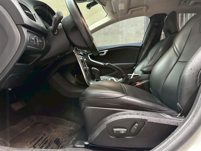 安全小車 瑞典國寶 2019 Volvo V40 T3安全智尚版 原版件 里程保證 已認證  第6張相片
