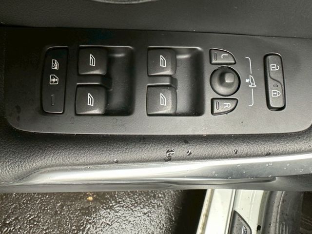 安全小車 瑞典國寶 2019 Volvo V40 T3安全智尚版 原版件 里程保證 已認證  第9張相片