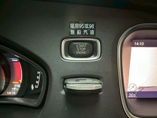 安全小車 瑞典國寶 2019 Volvo V40 T3安全智尚版 原版件 里程保證 已認證  第12張相片