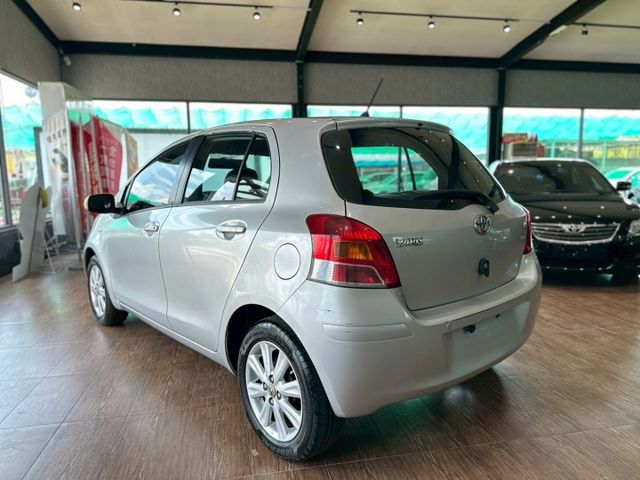 油耗極省 市區穿梭靈活 2011 Toyota Yaris G版 銀 里程保證  第4張相片