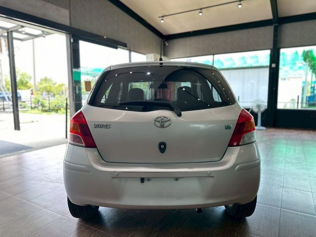 油耗極省 市區穿梭靈活 2011 Toyota Yaris G版 銀 里程保證  第5張相片
