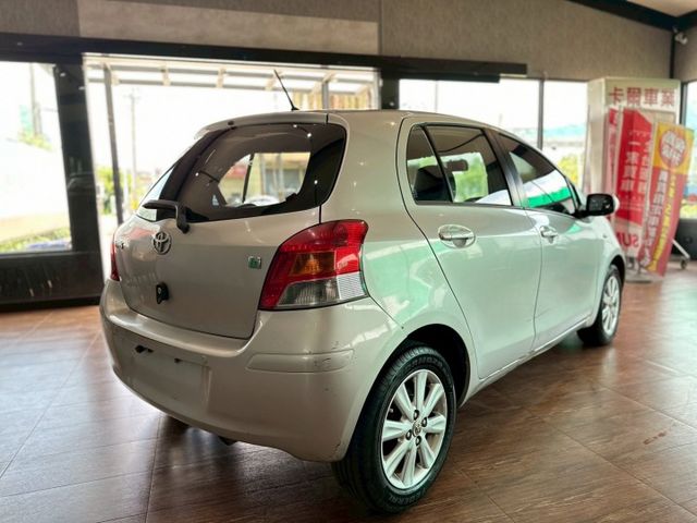 油耗極省 市區穿梭靈活 2011 Toyota Yaris G版 銀 里程保證  第6張相片