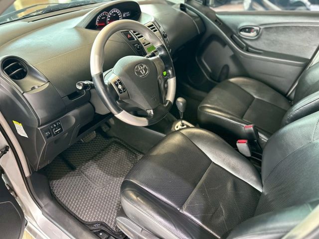 油耗極省 市區穿梭靈活 2011 Toyota Yaris G版 銀 里程保證  第8張相片