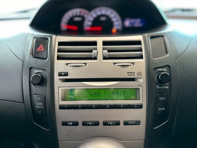 油耗極省 市區穿梭靈活 2011 Toyota Yaris G版 銀 里程保證  第12張相片