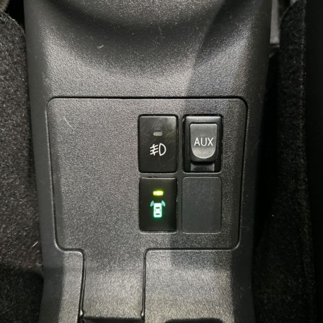油耗極省 市區穿梭靈活 2011 Toyota Yaris G版 銀 里程保證  第15張相片