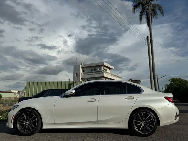 年輕人都愛熱門車 2019 BMW 330i Sedan Luxury Line 里程保證 已認證  第4張相片