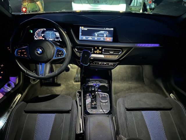 2023 BMW 118i Edition M 黑  第9張相片