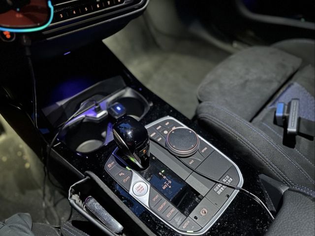 2023 BMW 118i Edition M 黑  第14張相片